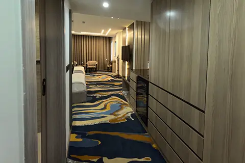 van royal hotel